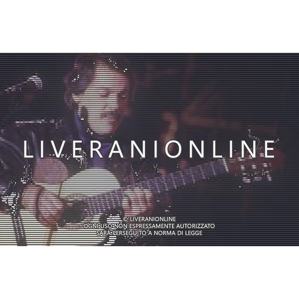 DIAP-RETROSPETTIVA TOQUINHO PSEUDONIMO ANTONIO PECCI FILHO CANTANTE-CHITARRISTA E CANTAUTORE BRASILIANO NELLA FOTO TOQUINHO NELL\'ANNO 1992 A MILANO AG ALDO LIVERANI SAS