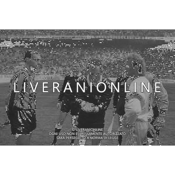 Neg- RETROSPETTIVA ARBITRO CARLO LONGHI NELLA FOTO ARBITRO CARLO LONGHI NELL\'ANNO 1990-1991 (INTER - LECCE 20 Gennaio 1991) GIUSEPPE BERGOMI E PAOLO BENEDETTI AG ALDO LIVERANI SAS