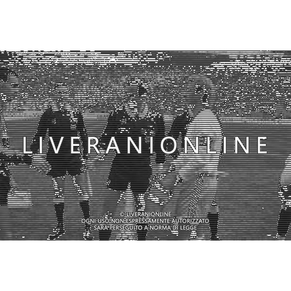 Neg- RETROSPETTIVA ARBITRO CARLO LONGHI NELLA FOTO ARBITRO CARLO LONGHI NELL\'ANNO 1990-1991 (INTER - LECCE 20 Gennaio 1991) GIUSEPPE BERGOMI E PAOLO BENEDETTI AG ALDO LIVERANI SAS