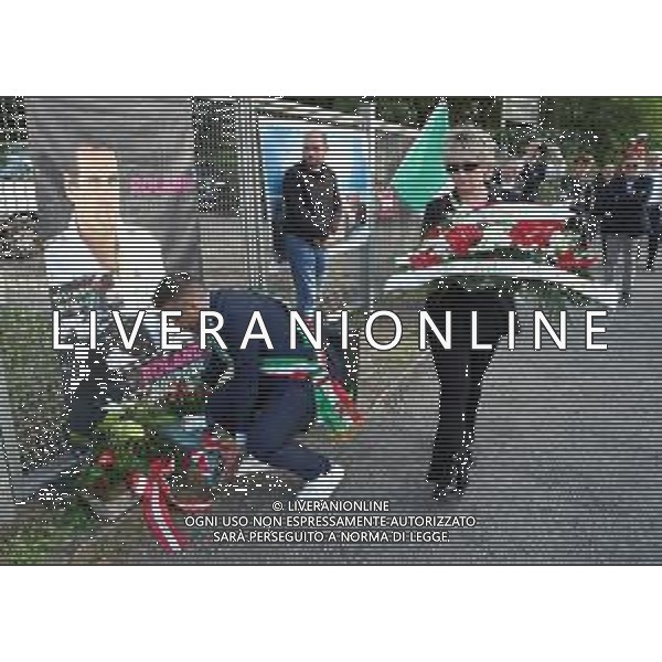IMOLA 30 04 2024 TRIBUNA DELLA TOSA 30∞ANNIVERSARIO DELLA MORTE DI ROLAND RATZEMBERGER PILOTA F1 MORTO 1994 ALLA CURVA TOSA NELLA FOTO SINDACO MARCO PANIERI E DEANA ZACCHIRINI ©SANNA / AGENZIA ALDO LIVERANI SAS