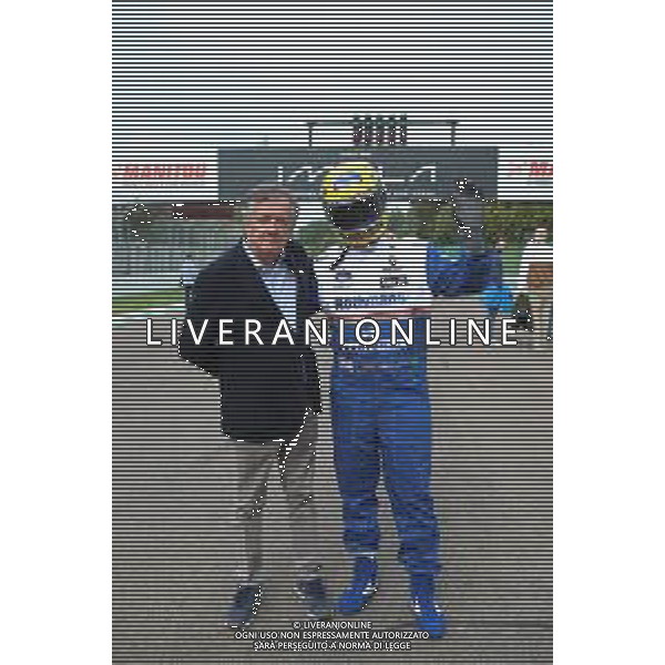 IMOLA 01 05 2024 AUTODROMO ENZO E DINO FERRARI 30∞ ANNIVERSARIO DALLA MORTE DI AYRTON SENNA PILOTA FORMULA 1 A IMOLA NELLA FOTO TIFOSO VESTITO DA AYRTON SENNA CON GIAN CARLO MINARDI PRESIDENTE DELL\'AUTODROMO ENZO E DINO FERRARI ©SANNA / AGENZIA ALDO LIVERANI SAS