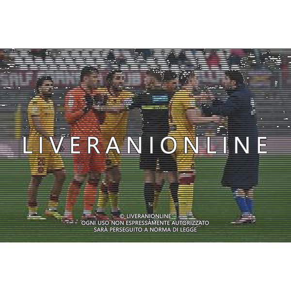 TVRG Como vs Cittadella nella foto proteste Cittadella con l\'arbitro Francesco Cosso di Reggio Calabria Como 01-05-2024 Stadio Giuseppe Sinigaglia Campionato Serie BKT - 36a giornata foto Roberto Garavaglia/Agenzia Aldo Liverani sas