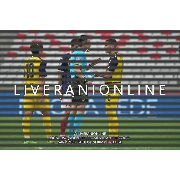 TVEM Nahuel Estévez of Parma Calcio protests with the referee Antonio Rapuano of Rimini during the Italian Serie B match SSC Bari vs Parma on May 01, 2024 at the San Nicola stadium in Bari, Italy. Photo by Emmanuele Mastrodonato/agenzia Aldo Liverani sas/ AGENZIA ALDO LIVERANI SAS