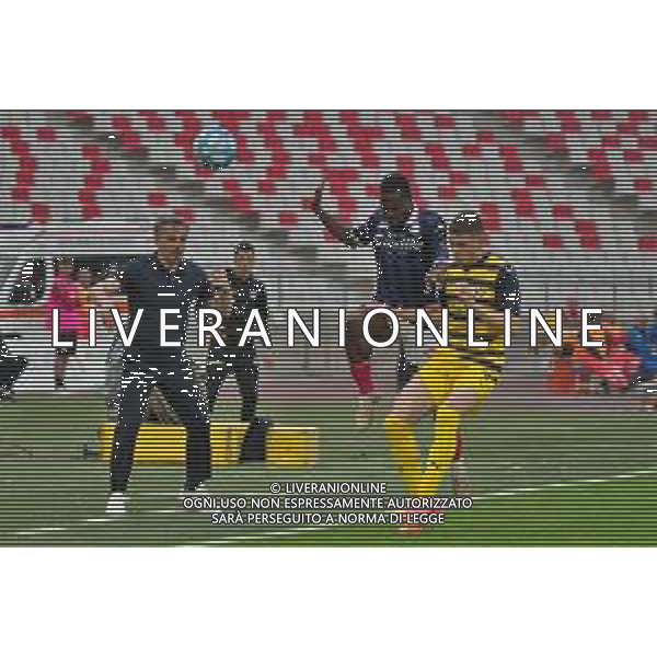 TVEM Nahuel Estévez of Parma Calcio in action against Yayah Kallon of SSC Bari during the Italian Serie B match SSC Bari vs Parma on May 01, 2024 at the San Nicola stadium in Bari, Italy. Photo by Emmanuele Mastrodonato/agenzia Aldo Liverani sas/ AGENZIA ALDO LIVERANI SAS