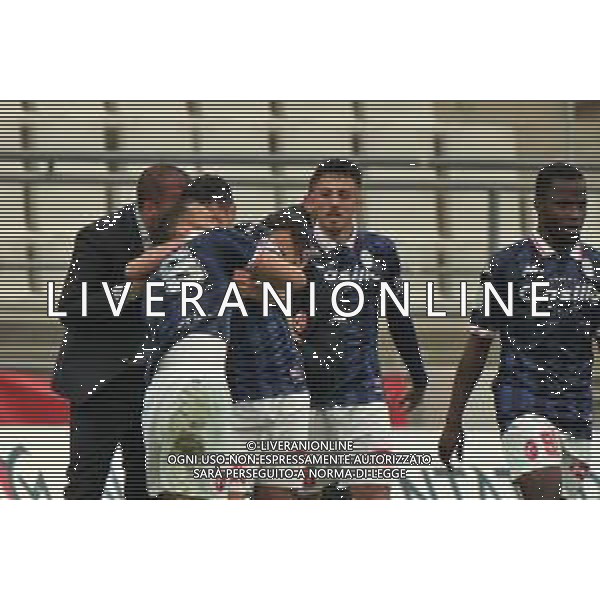TVEM Valerio Di Cesare of SSC Bari celebrates after scoring a goal with teammates during the Italian Serie B match SSC Bari vs Parma on May 01, 2024 at the San Nicola stadium in Bari, Italy. Photo by Emmanuele Mastrodonato/agenzia Aldo Liverani sas/ AGENZIA ALDO LIVERANI SAS
