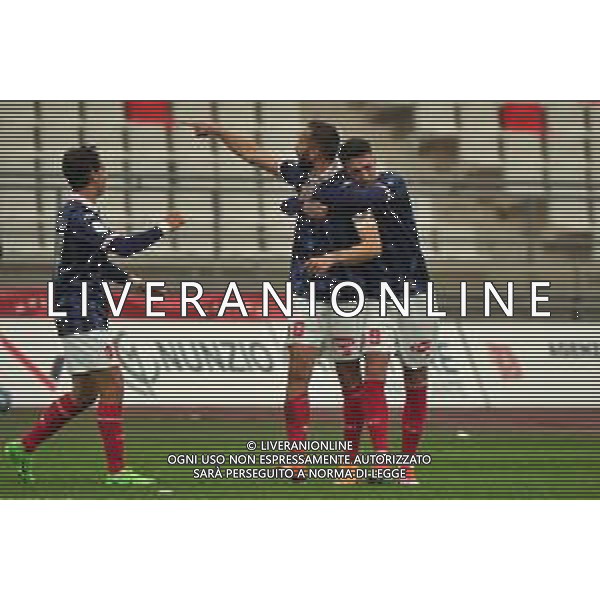 TVEM Valerio Di Cesare of SSC Bari celebrates after scoring a goal with teammates during the Italian Serie B match SSC Bari vs Parma on May 01, 2024 at the San Nicola stadium in Bari, Italy. Photo by Emmanuele Mastrodonato/agenzia Aldo Liverani sas/ AGENZIA ALDO LIVERANI SAS
