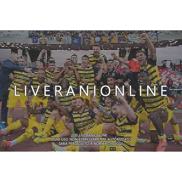 Players of Parma Calcio celebrates the victory during the Italian Serie B match SSC Bari vs Parma on May 01, 2024 at the San Nicola stadium in Bari, Italy. Photo by Emmanuele Mastrodonato/agenzia Aldo Liverani sas/ AGENZIA ALDO LIVERANI SAS