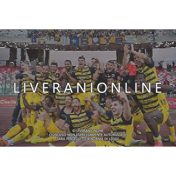 Players of Parma Calcio celebrates the victory during the Italian Serie B match SSC Bari vs Parma on May 01, 2024 at the San Nicola stadium in Bari, Italy. Photo by Emmanuele Mastrodonato/agenzia Aldo Liverani sas/ AGENZIA ALDO LIVERANI SAS