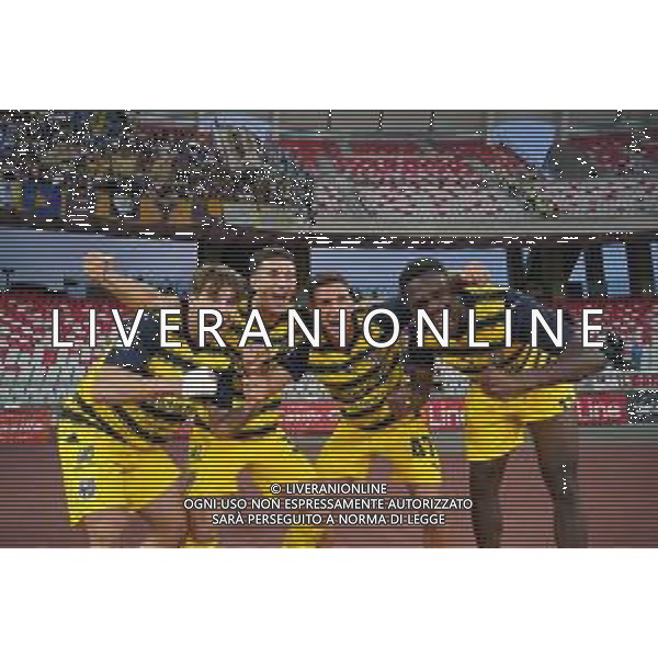 Players of Parma Calcio celebrates the victory during the Italian Serie B match SSC Bari vs Parma on May 01, 2024 at the San Nicola stadium in Bari, Italy. Photo by Emmanuele Mastrodonato/agenzia Aldo Liverani sas/ AGENZIA ALDO LIVERANI SAS