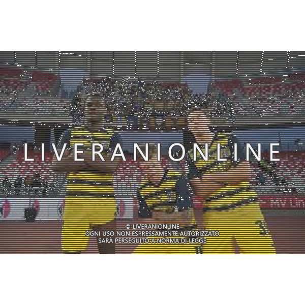 Players of Parma Calcio celebrates the victory during the Italian Serie B match SSC Bari vs Parma on May 01, 2024 at the San Nicola stadium in Bari, Italy. Photo by Emmanuele Mastrodonato/agenzia Aldo Liverani sas/ AGENZIA ALDO LIVERANI SAS