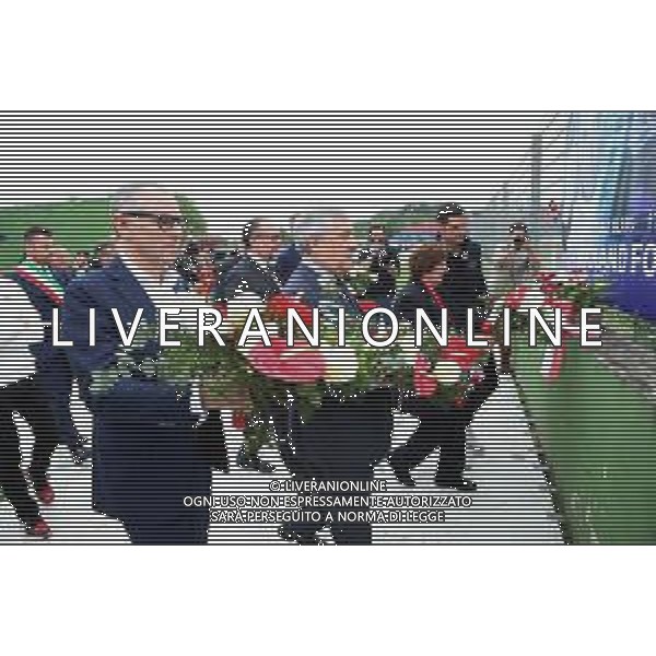 IMOLA 01 05 2024 AUTODROMO ENZO E DINO FERRARI 30∞ANNIVERSARIO DELLA MORTE DI AYRTON SENNA PILOTA FORMULA 1 NELLA FOTO PRESIDENTE STEFANO DOMENICALI PRESIDENTE FORMULA 1 MINISTRO DEGLI ESTERI ANTONIO TAJANI, MARGIT MAMMA DI ROLAND DOPOSITANO I FIORI SULL POSTO DOVE ROLAND RATZEMBERGER HA AVUTO L\'INCIDENTE MORTALE ©SANNA / AGENZIA ALDO LIVERANI SAS