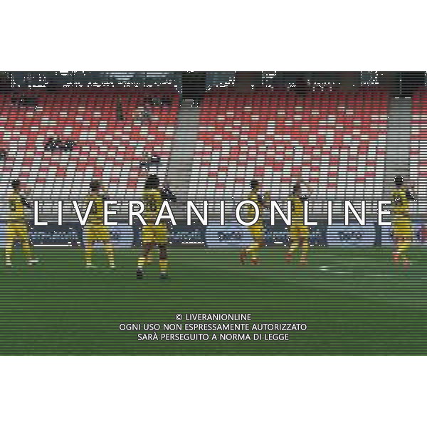TVEM Players of Parma Calcio greet the fans during the Italian Serie B match SSC Bari vs Parma on May 01, 2024 at the San Nicola stadium in Bari, Italy. Photo by Emmanuele Mastrodonato/agenzia Aldo Liverani sas / AGENZIA ALDO LIVERANI SAS