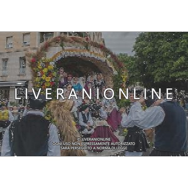 1-5-2024. 368° festa Sant\'Efisio Martire, Cagliari. Efisio viene venerato a Cagliari, nella chiesa stampacina a lui intitolata, e in particolare a Pula, nella chiesetta romanica costruita sulla spiaggia di Nora dove, secondo la tradizione, il santo subì il martirio per decapitazione. Festeggiamenti in onore di sant\'Efisio si tengono principalmente due volte all\'anno: il 15 gennaio, giorno in cui la Chiesa cattolica ne ha fissato sul calendario la Memoria Liturgica, ed il 1º maggio, la festa grande, quando la statua del santo viene portata in processione fino a Nora per sciogliere un voto fattogli dalla municipalità nel 1656 affinché liberasse Cagliari dalla peste. Foto Salvatore Moi/Agenzia Aldo Liverani s.as. ©MOI SALVATORE / AGENZIA ALDO LIVERANI SAS