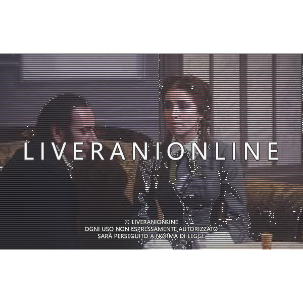 DIAP-RETROSPETTIVA LINO TROISI ATTORE NELLA FOTO LINO TROISI CON ANNA MARIA GHERARDI NELLA MINISERIE TELEVISIVA “LA DONNA IN BIANCO " NELL\'ANNO 1980 AG ALDO LIVERANI SAS  