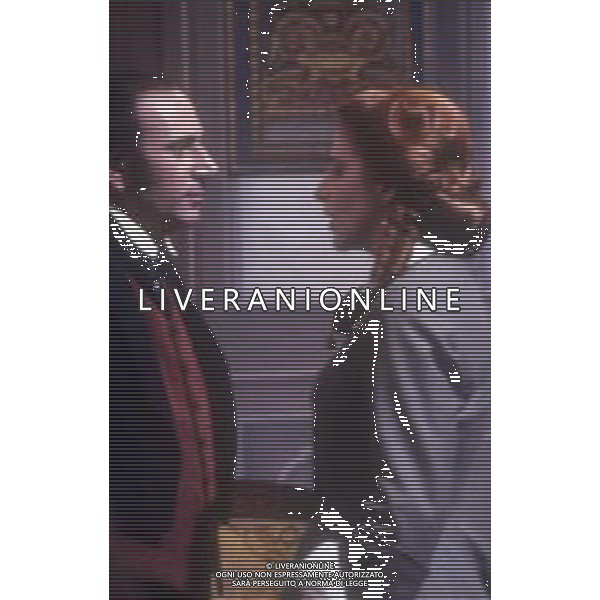 DIAP-RETROSPETTIVA LINO TROISI ATTORE NELLA FOTO LINO TROISI CON ANNA MARIA GHERARDI NELLA MINISERIE TELEVISIVA “LA DONNA IN BIANCO " NELL\'ANNO 1980 AG ALDO LIVERANI SAS 