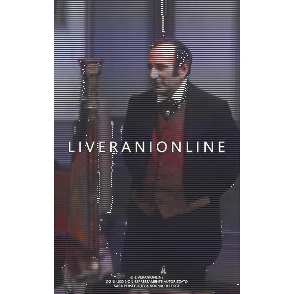 DIAP-RETROSPETTIVA LINO TROISI ATTORE NELLA FOTO LINO TROISI NELLA MINISERIE TELEVISIVA “LA DONNA IN BIANCO " NELL\'ANNO 1980 AG ALDO LIVERANI SAS 