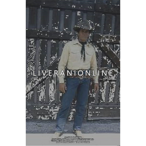 giuliano gemma attore archivio ag. aldo liverani retrospettiva DIAP-RETROSPETTIVA GIULIANO GEMMA ATTORE NELLA FOTO GIULIANO GEMMA SUL SET DEL FILM “TEX“ A ROMA NELL\'ANNO 1985 AG ALDO LIVERANI SAS 