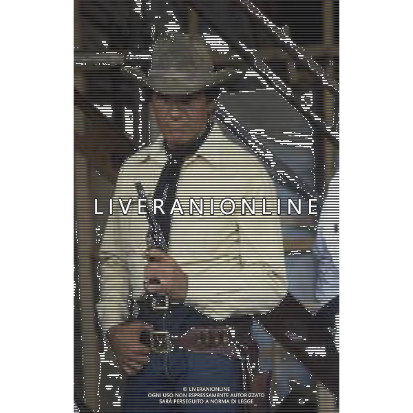 giuliano gemma attore archivio ag. aldo liverani retrospettiva DIAP-RETROSPETTIVA GIULIANO GEMMA ATTORE NELLA FOTO GIULIANO GEMMA SUL SET DEL FILM “TEX“ A ROMA NELL\'ANNO 1985 AG ALDO LIVERANI SAS 