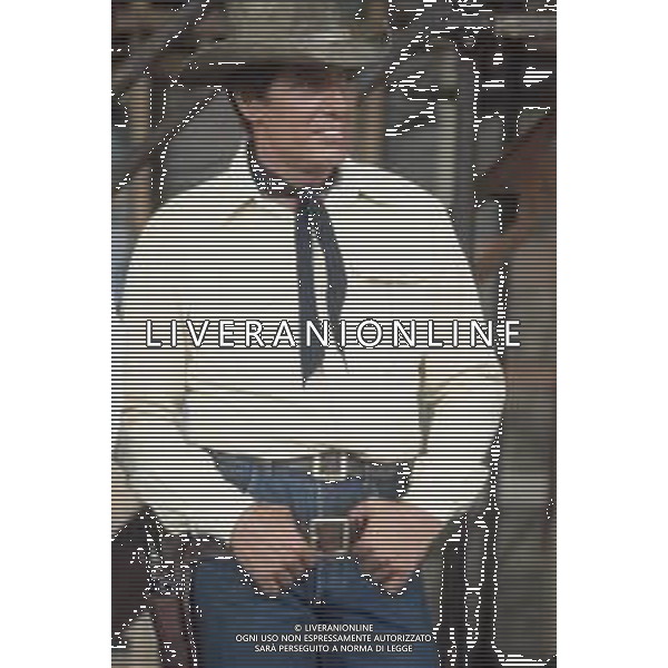 DIAP-RETROSPETTIVA GIULIANO GEMMA ATTORE NELLA FOTO GIULIANO GEMMA SUL SET DEL FILM “TEX“ A ROMA NELL\'ANNO 1985 AG ALDO LIVERANI SAS 