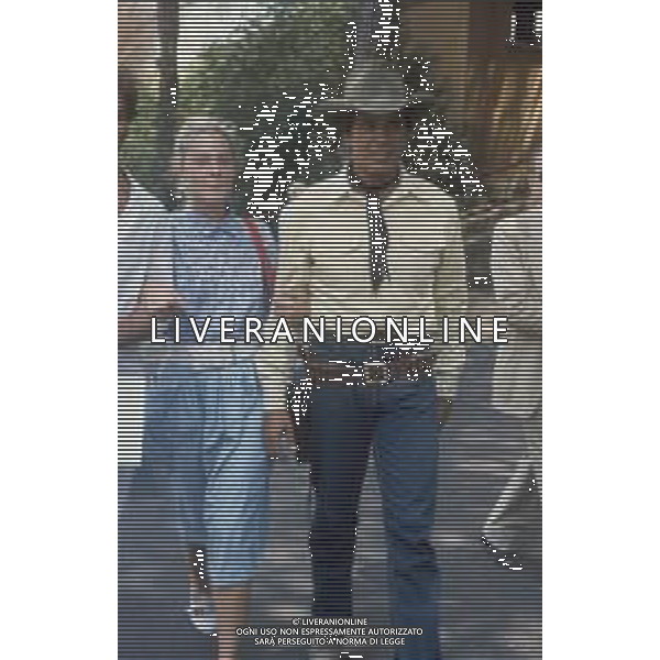 DIAP-RETROSPETTIVA GIULIANO GEMMA ATTORE NELLA FOTO GIULIANO GEMMA CON ISABELLA RUSSINOVA SUL SET DEL FILM “TEX“ A ROMA NELL\'ANNO 1985 AG ALDO LIVERANI SAS 