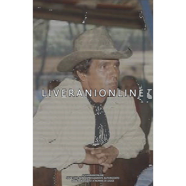 DIAP-RETROSPETTIVA GIULIANO GEMMA ATTORE NELLA FOTO GIULIANO GEMMA SUL SET DEL FILM “TEX“ A ROMA NELL\'ANNO 1985 AG ALDO LIVERANI SAS 