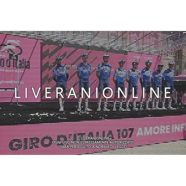 04-05-2024 Giro D\'italia; Tappa 01 Venaria Reale - Torino; 2024, Soudal - Quick Step; Venaria Reale; ©SIROTTI /AGENZIA ALDO LIVERANI SAS