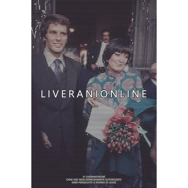 COL-RETROSPETTIVA GIULIANO GEMMA ATTORE NELLA FOTO GIULIANO GEMMA CON LA MOGLIE NATALIA ROBERTI IN CAMPIDOGLIO A ROMA PER LE NOZZE NELL\'ANNO 1973 AG ALDO LIVERANI SAS