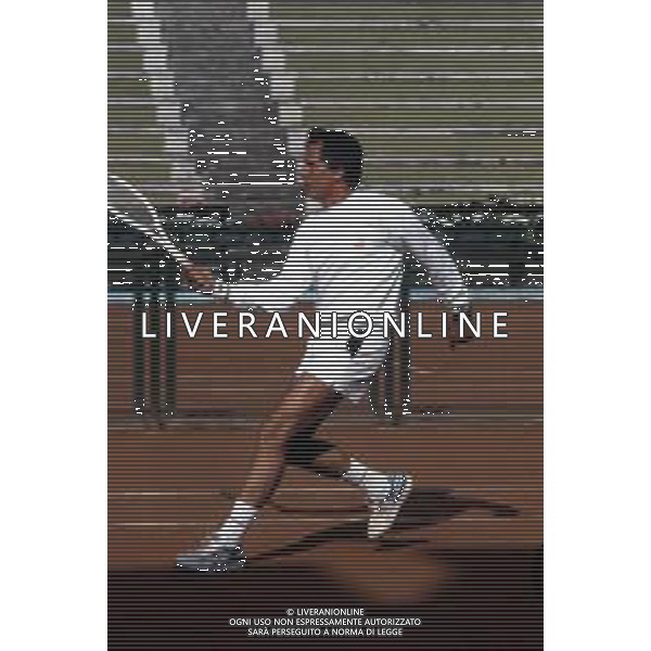 COL-RETROSPETTIVA GIULIANO GEMMA ATTORE NELLA FOTO GIULIANO GEMMA GIOCA A TENNIS A ROMA NELL\'ANNO 1986 AG ALDO LIVERANI SAS 
