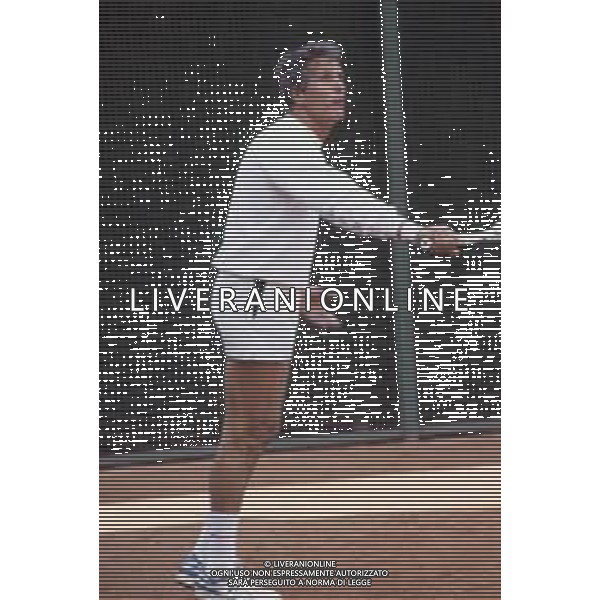 COL-RETROSPETTIVA GIULIANO GEMMA ATTORE NELLA FOTO GIULIANO GEMMA GIOCA A TENNIS A ROMA NELL\'ANNO 1986 AG ALDO LIVERANI SAS  