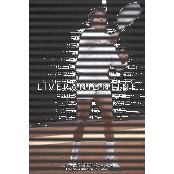 COL-RETROSPETTIVA GIULIANO GEMMA ATTORE NELLA FOTO GIULIANO GEMMA GIOCA A TENNIS A ROMA NELL\'ANNO 1986 AG ALDO LIVERANI SAS 