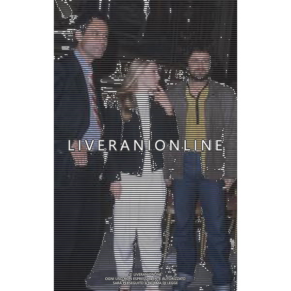 DIAP-RETROSPETTIVA ELEONORA GIORGI ATTRICE NELLA FOTO ELEONORA GIORGI CON BEPPE GRILLO E NICOLINI DIRIGENTE RAI NELL\'ANNO 1982 A ROMA AG ALDO LIVERANI SAS 