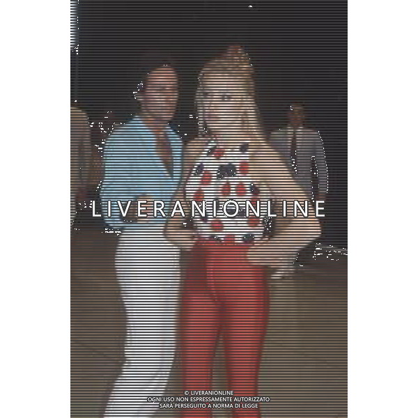 DIAP-RETROSPETTIVA ELEONORA GIORGI ATTRICE NELLA FOTO ELEONORA GIORGI NELLA TRASMISSIONE TELEVISIVA “ SOTTO LE STELLE“ ANNO 1983 AG ALDO LIVERANI SAS 