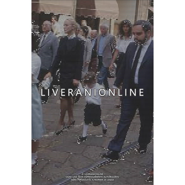 DIAP-RETROSPETTIVA ELEONORA GIORGI ATTRICE NELLA FOTO ELEONORA GIORGI CON ANGELO RIZZOLI AI FUNERALI DI ANDREA RIZZOLI A MILANO CON IL FIGLIO ANNO 1983 AG ALDO LIVERANI SAS