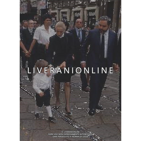 DIAP-RETROSPETTIVA ELEONORA GIORGI ATTRICE NELLA FOTO ELEONORA GIORGI CON ANGELO RIZZOLI AI FUNERALI DI ANDREA RIZZOLI A MILANO CON IL FIGLIO ANNO 1983 AG ALDO LIVERANI SAS