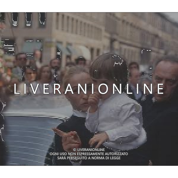 DIAP-RETROSPETTIVA ELEONORA GIORGI ATTRICE NELLA FOTO ELEONORA GIORGI AI FUNERALI DI ANDREA RIZZOLI A MILANO CON IL FIGLIO ANNO 1983 AG ALDO LIVERANI SAS  