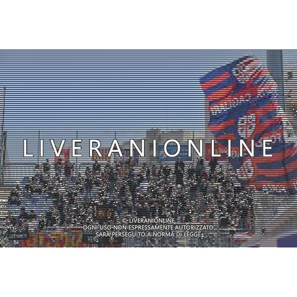 5-5-2024. Cagliari calcio-U.S. Lecce 35° giornata campionato calcio italiano Serie A 2023/2024, stadio Unipol Domus Cagliari. Foto Salvatore Moi/Agenzia Aldo Liverani s.as. Nella foto: Tifosi del Lecce in trasferta, nel settore ospiti dello stadio Unipol Domus di Cagliari ©MOI SALVATORE / AGENZIA ALDO LIVERANI SAS