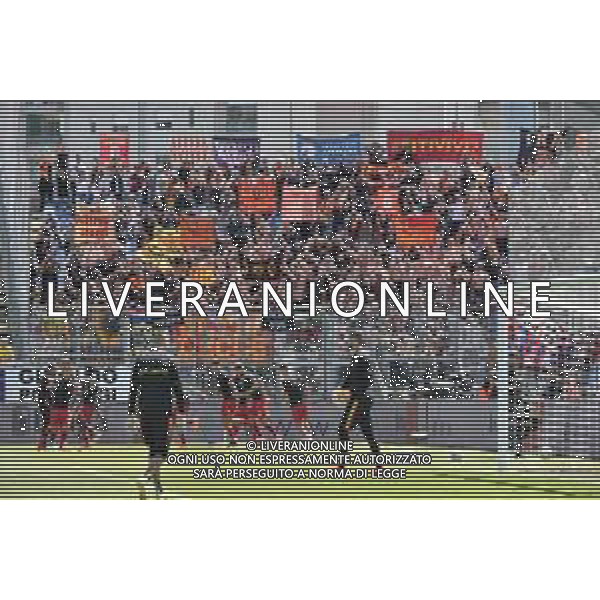 5-5-2024. Cagliari calcio-U.S. Lecce 35° giornata campionato calcio italiano Serie A 2023/2024, stadio Unipol Domus Cagliari. Foto Salvatore Moi/Agenzia Aldo Liverani s.as. Nella foto: Tifosi del Lecce in trasferta, nel settore ospiti dello stadio Unipol Domus di Cagliari ©MOI SALVATORE / AGENZIA ALDO LIVERANI SAS