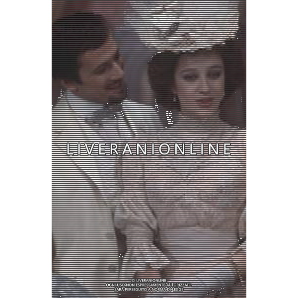 DIAP-RETROSPETTIVA ELEONORA GIORGI ATTRICE NELLA FOTO ELEONORA GIORGI CON ALDO REGGIANI SUL SET DELLA MINI SERIE TELEVISIVA “CASTIGO“ NELL\'ANNO 1982 FOTO EDGARDO DELLA SCORCIOSA- AG ALDO LIVERANI SAS