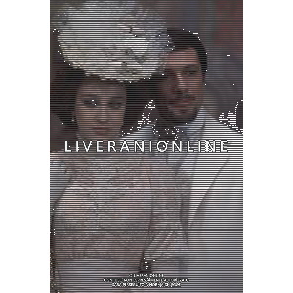 DIAP-RETROSPETTIVA ELEONORA GIORGI ATTRICE NELLA FOTO ELEONORA GIORGI CON ALDO REGGIANI SUL SET DELLA MINI SERIE TELEVISIVA “CASTIGO“ NELL\'ANNO 1982 FOTO EDGARDO DELLA SCORCIOSA- AG ALDO LIVERANI SAS
