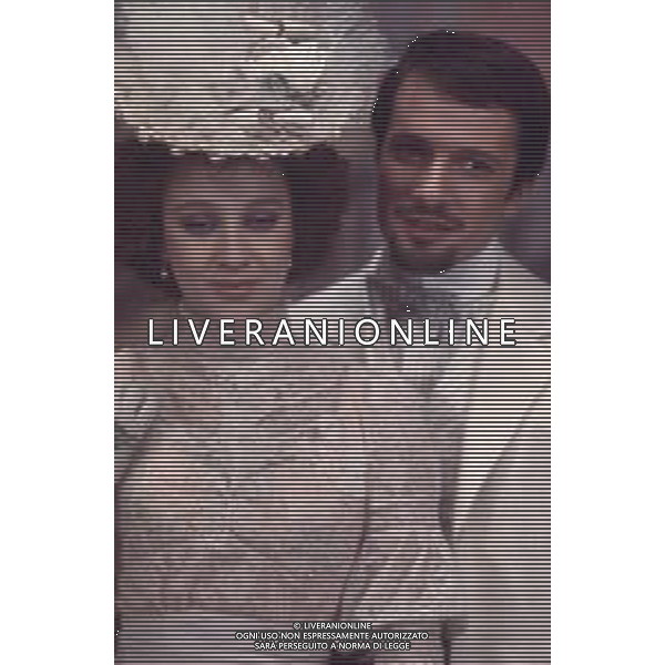 DIAP-RETROSPETTIVA ELEONORA GIORGI ATTRICE NELLA FOTO ELEONORA GIORGI CON ALDO REGGIANI SUL SET DELLA MINI SERIE TELEVISIVA “CASTIGO“NELL\'ANNO 1982 FOTO EDGARDO DELLA SCORCIOSA- AG ALDO LIVERANI SAS