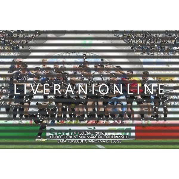 TVRG Parma vs Cremonese nella foto il Parma premiato con la coppa per la squadra vincitrice del campionato di Serie B Parma 05-05-2024 Stadio Ennio Tardini Campionato Serie BKT - 37a giornata foto Roberto Garavaglia/Agenzia Aldo Liverani sas/AGENZIA ALDO LIVERANI SAS