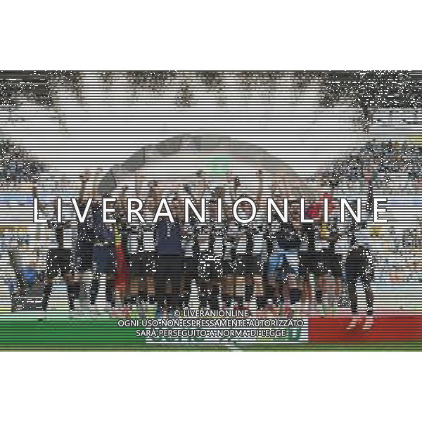 TVRG Parma vs Cremonese nella foto il Parma premiato con la coppa per la squadra vincitrice del campionato di Serie B Parma 05-05-2024 Stadio Ennio Tardini Campionato Serie BKT - 37a giornata foto Roberto Garavaglia/Agenzia Aldo Liverani sas/AGENZIA ALDO LIVERANI SAS