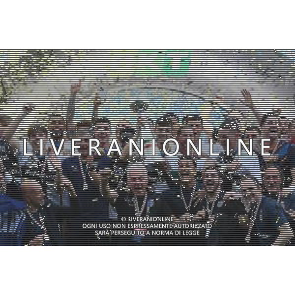 TVRG Parma vs Cremonese nella foto il Parma premiato con la coppa per la squadra vincitrice del campionato di Serie B Parma 05-05-2024 Stadio Ennio Tardini Campionato Serie BKT - 37a giornata foto Roberto Garavaglia/Agenzia Aldo Liverani sas/AGENZIA ALDO LIVERANI SAS