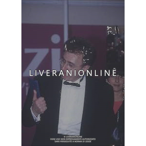 DIAP-RETROSPETTIVA RED RONNIE PSEUDONIMO GABRIELE ANSALONI-CRITICO MUSICALE GIORNATISTA PRESENTATORE TELEVISIVO E CONDUTTORE RADIOFONICO NELLA FOTO RED RONNIE ALLA PREMIAZIONE DEI TELEGATTI A MILANO NELL\'ANNO 1994  AG ALDO LIVERANI SAS 