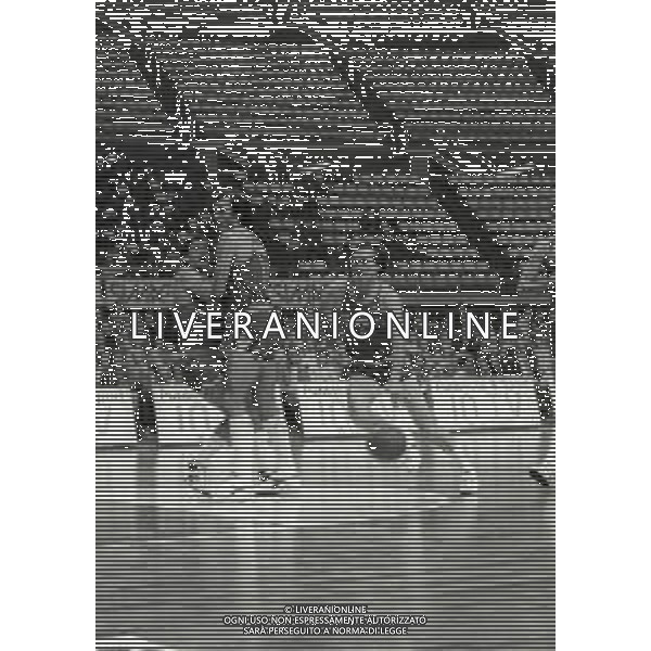 NEG-1983-1984 MILANO SIMAC MILANO-CIBONA ZAGABRIA COPPA CAMPIONI NELLA FOTO MIKE D\'ANTONI AG ALDO LIVERANI SAS