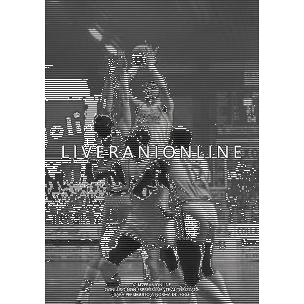 NEG-1985-1986 CANTU\'-CAMPIONATO DI BASKET SERIE A1 AREXONS CANTU\'-BERLONI TORINO NELLA FOTO INNOCENTIN AG ALDO LIVERANI SAS