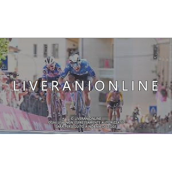 09-05-2024 Giro D\'italia; Tappa 06 Torre Del Lago Puccini - Rapolano Terme; 2024, Movistar; 2023, Soudal - Quickstep; Sanchez, Pelayo; Alaphilippe, Julian; Rapolano Terme; foto stefano sirotti-ag aldo liverani sas