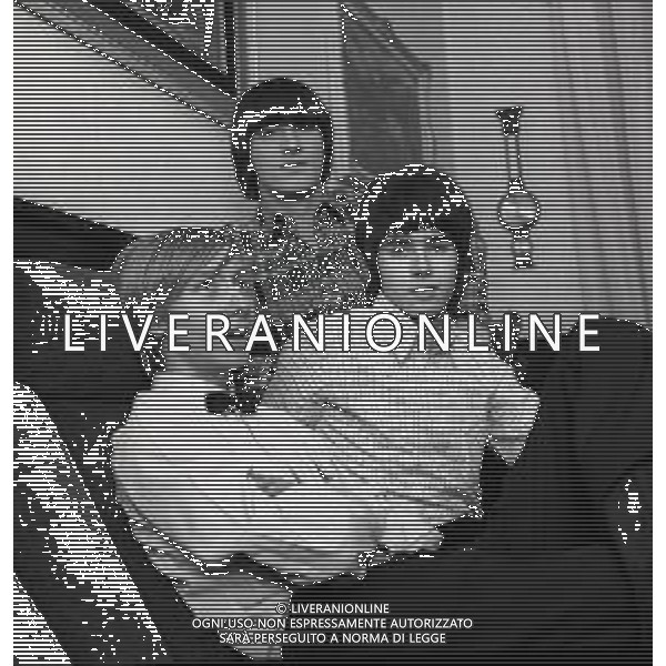 NEG-RETROSPETTIVA COMPLESSO MUSICALE NEW DADA NELLA FOTO I COMPONENTI DEL COMPLESSO MUSICALE DEI NEW DADA ANNO 1966 AG ALDO LIVERANI SAS