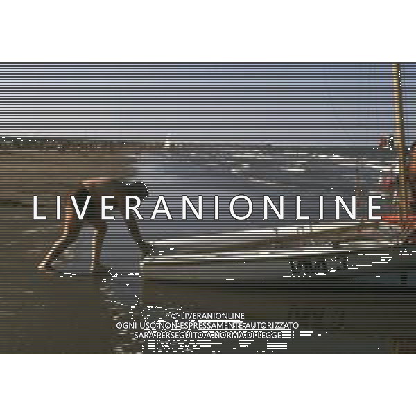 DIAP-RETROSPETTIVA PIETRO LONGO POLITICO NELLA FOTO PIETRO LONGO NELL\'ANNO 198O AL MARE AG ALDO LIVERANI SAS