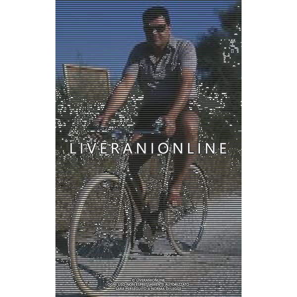 DIAP-RETROSPETTIVA PIETRO LONGO POLITICO NELLA FOTO PIETRO LONGO NELL\'ANNO 198O AL MARE AG ALDO LIVERANI SAS